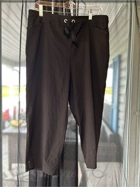 Women's Black Drawstring Capri Pants